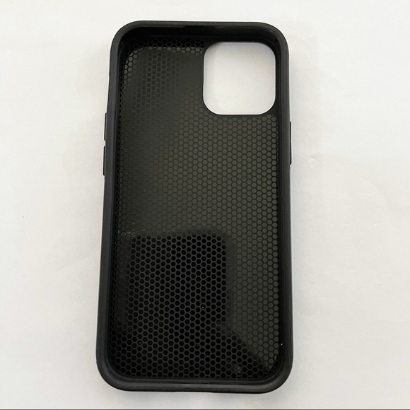 Red flower Apple IPhone 13 - Picture 2 of 3